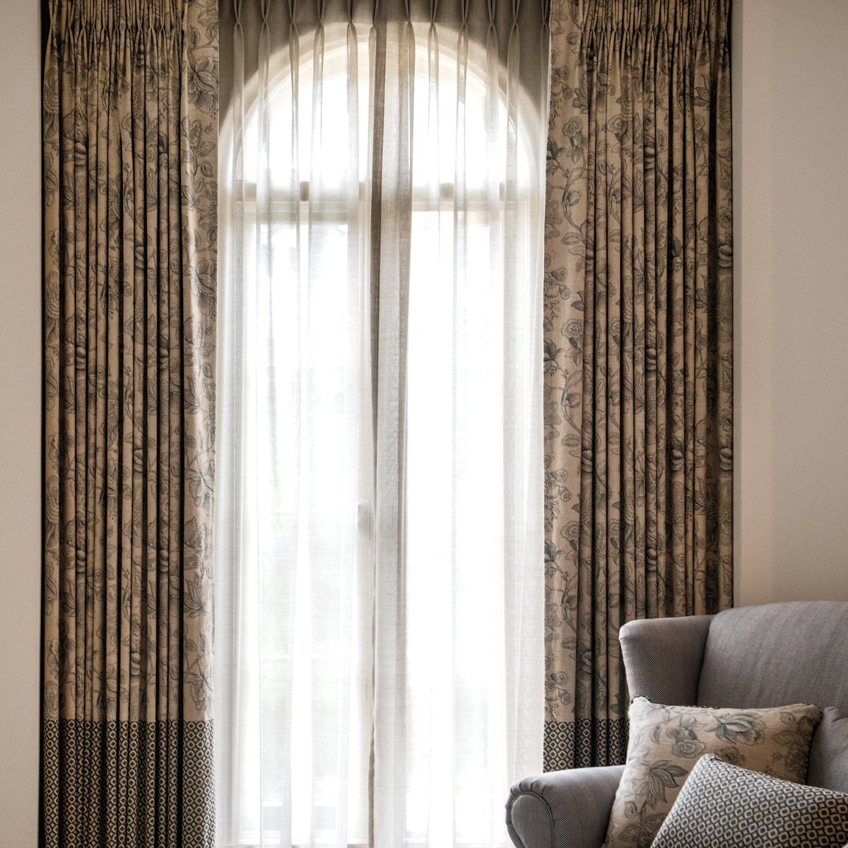 Fabriq_pinc_pleat_drape_with_sheer