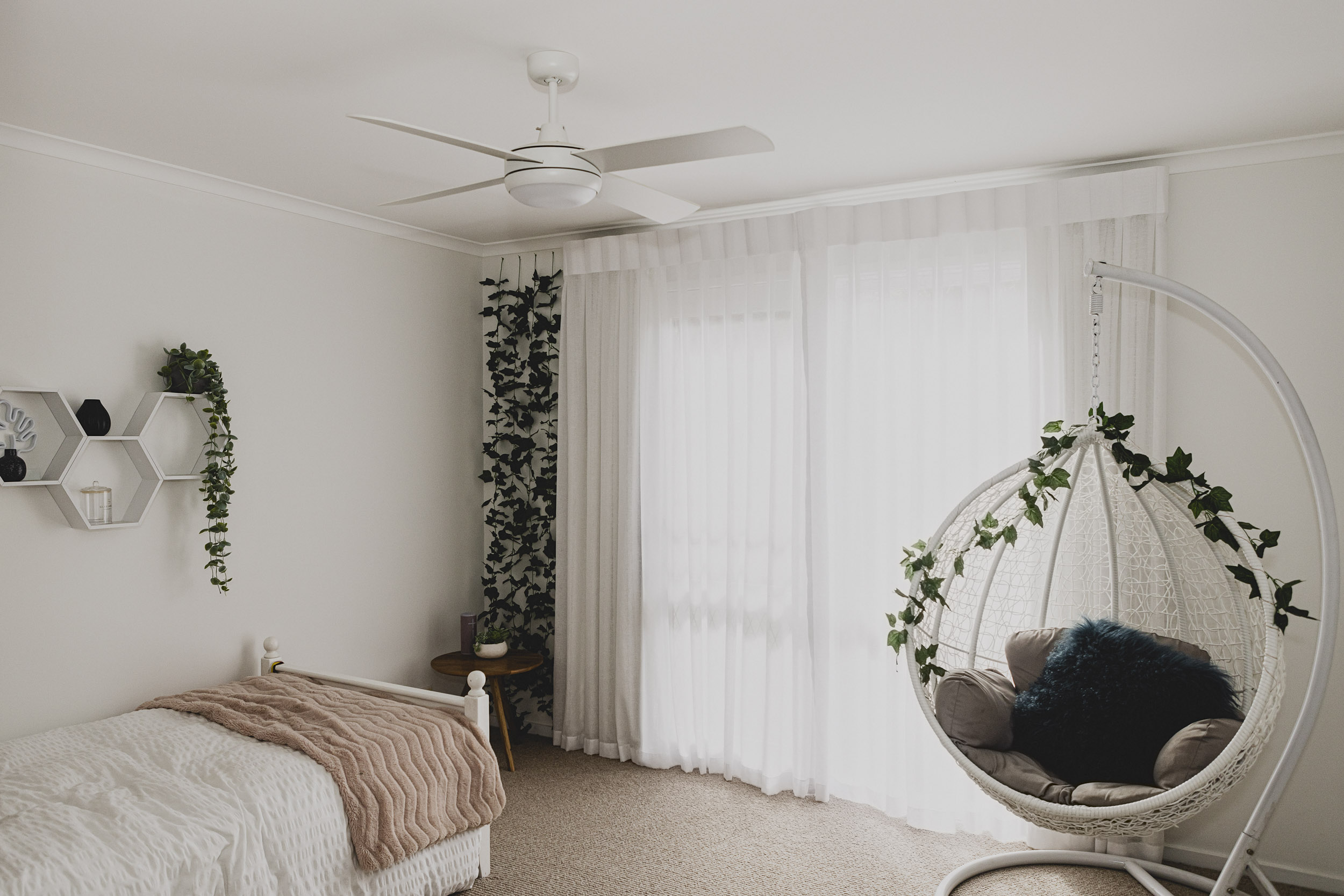 Myf_Tween_bedroom_sheers_1